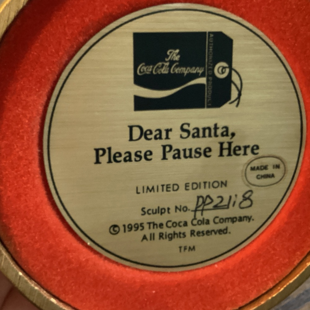 Coca Cola Festive Santa Dome with Red and Green - Picture 3 of 3